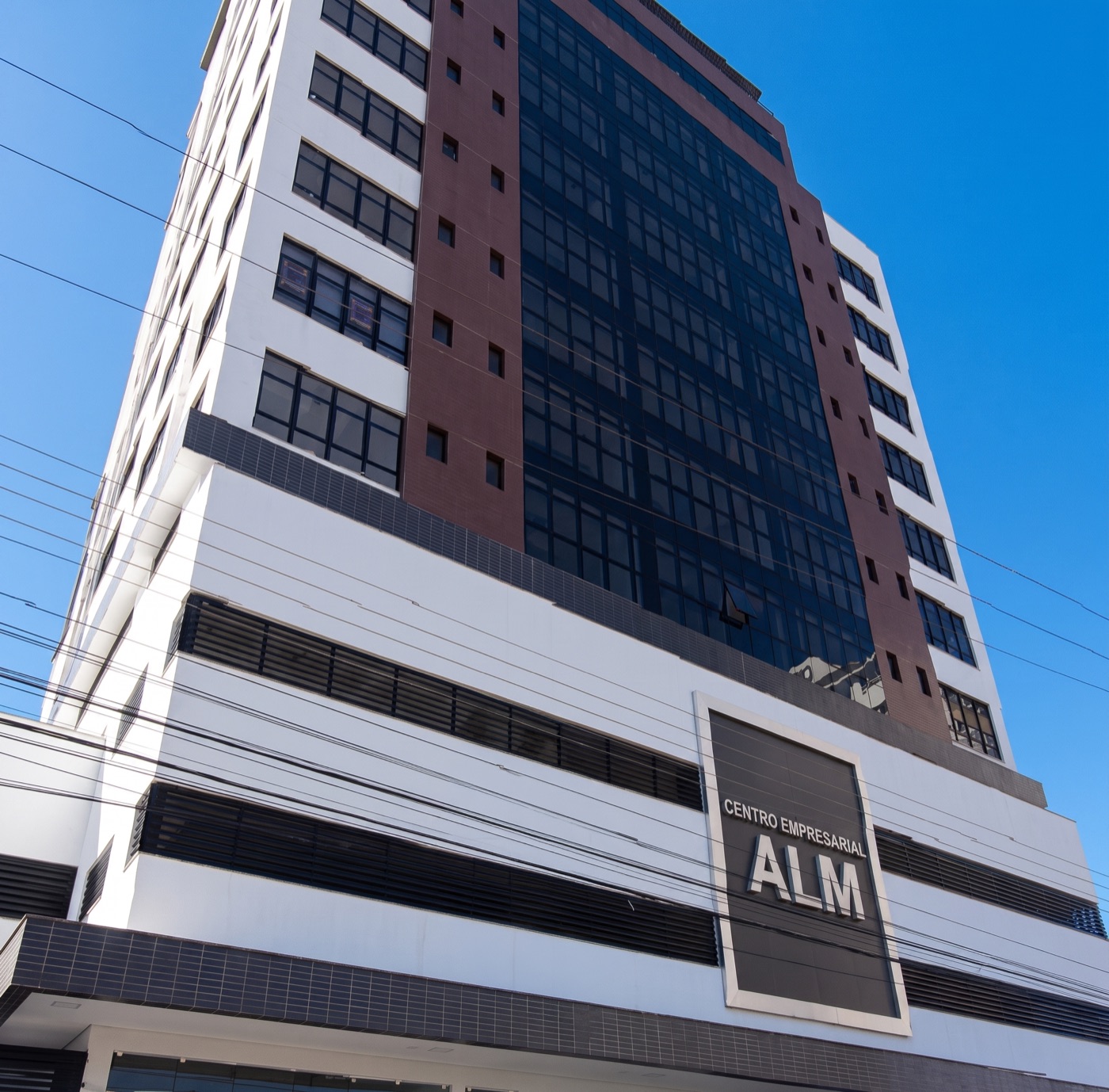 Fachada do Centro Empresarial ALM